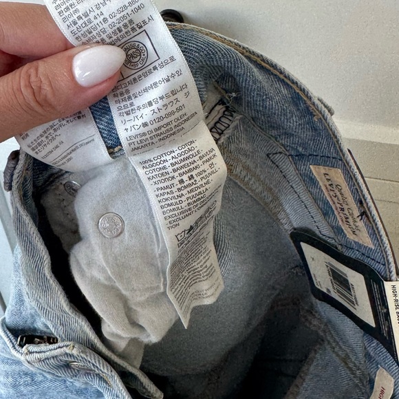 Levi's High-Rise Baggy Denim Shorts in Blue Wash 31 - Picture 10 of 10